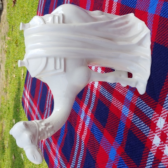 Decorative 3-Piece Holiday Ceramic Camels Set in all Cream Tone - Picture 3 of 13